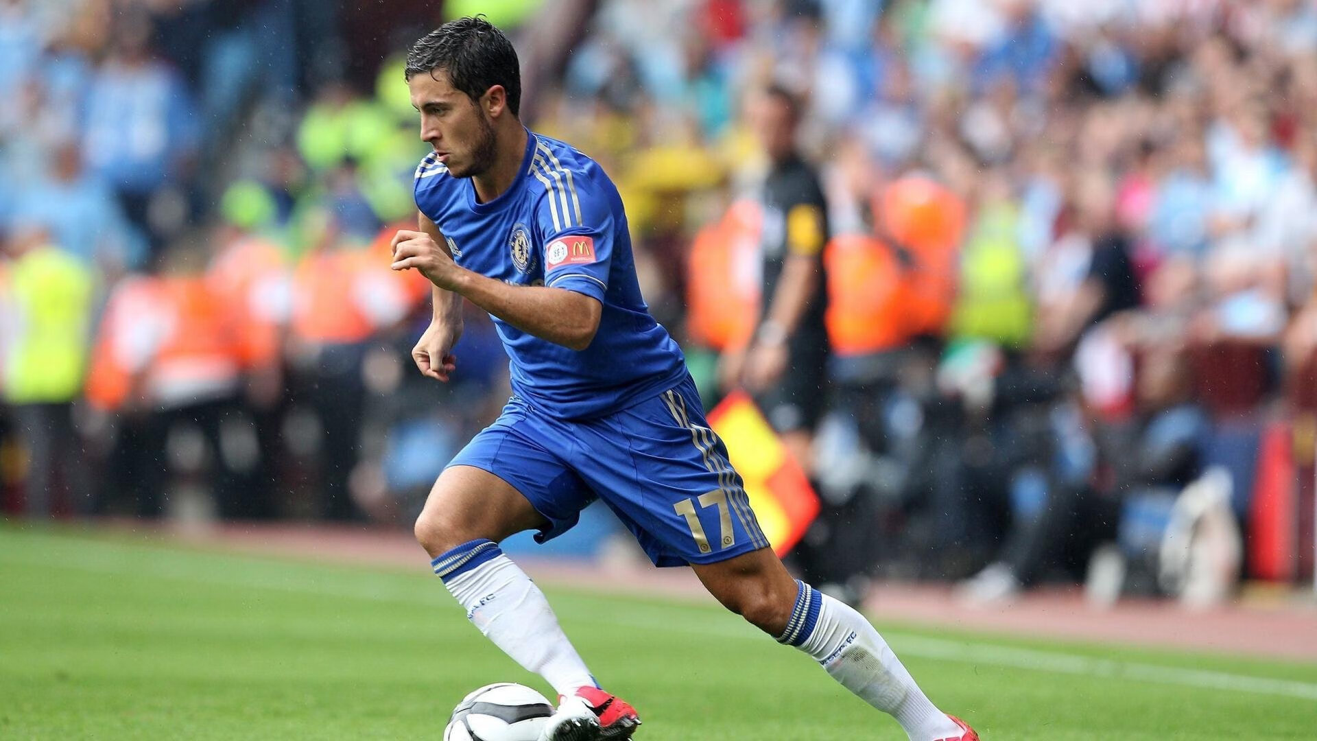 中国马拉松系列赛苏州金鸡湖站 湖畔赛道风景如画跑者频频驻足合影